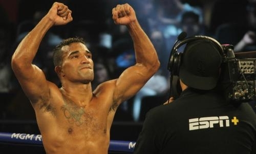 «Он уже почти не двигается». Непобежденный нокаутер с 26 победами угрожает Головкину