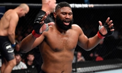 «На нас мочатся, а называют это дождем». Соперник Волкова раскритиковал UFC за гонорары