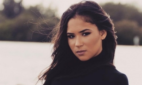 «Роскошная», «Просто вау». Красотка из MMA покорила фанатов в шикарным нарядом. Фото