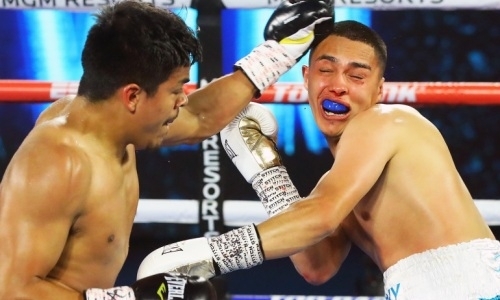 Бой непобежденных американцев завершился нокаутом во втором раунде. Видео