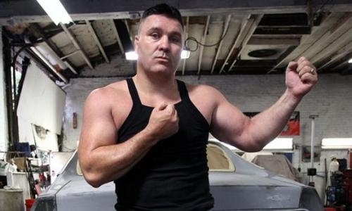 Экс-претендента на титул чемпиона мира по боксу разыскивают по обвинению в убийстве