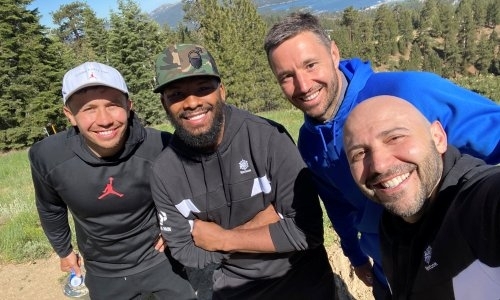 «Отличный поход». Экс-чемпион мира в двух весах поделился фото с Головкиным