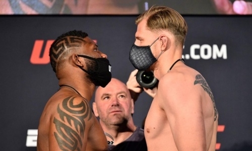 Волков и Блейдс прошли взвешивание перед боем на турнире UFC в Лас-Вегасе