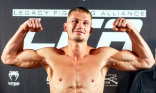 Тренер бойца UFC который сдался, не жалеет, что призывал подопечного продолжать бой