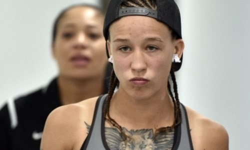 Первая казахстанка в UFC рассказала, как тренер успокаивал ее перед историческим боем