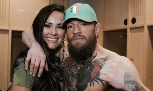 Жена Макгрегора поздравила его с Днем отца милыми фото