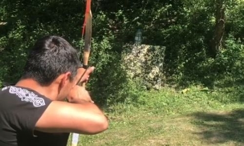 Обладатель трех титулов из Казахстана показал класс в стрельбе из лука. Видео