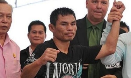 Побивший рекорд Мэйвезера боксер объявил о возвращении на ринг спустя два дня после ухода