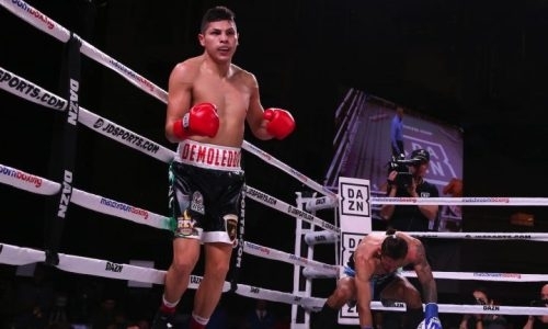 Обидчик казахстанского боксера получит бой с экс-чемпионом мира