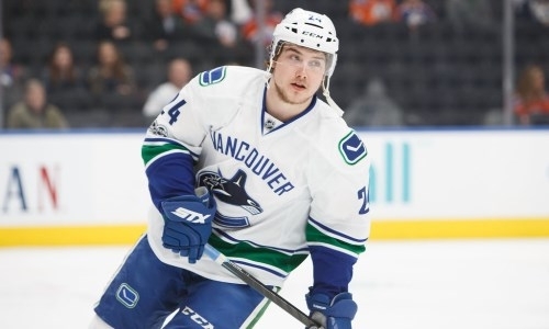 Принципиальный соперник «Барыса» официально подписал одного из лучших бомбардиров АХЛ