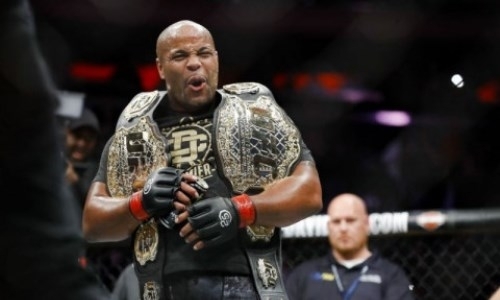 «Это сумасшествие». Даниэль Кормье раскритиковал идею боя Джона Джонса с Майком Тайсоном