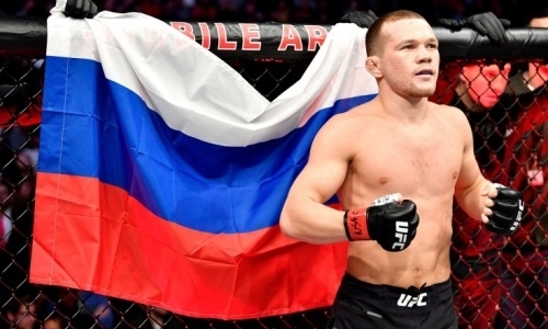 «Засунь свои длинные руки себе в задницу». Российский файтер ответил на критику американца