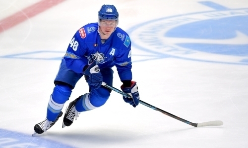 «Словно и не было никого на его пути». Сольный гол форварда «Барыса» восхитил КХЛ. Видео