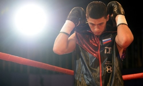 Дмитрий Бивол провел необычный бой с «надоедливыми противниками». Видео