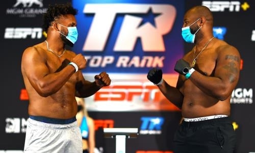 Реванш супертяжей завершился брутальным нокаутом после сенсационного исхода первого боя. Видео