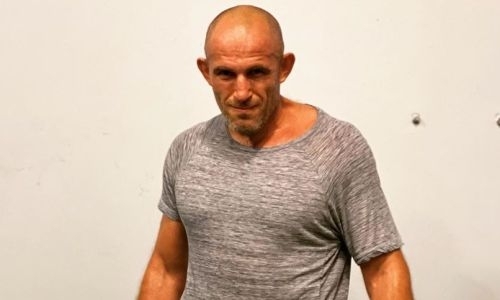 43-летний российский боец Алексей Олейник подписал новый контракт с UFC