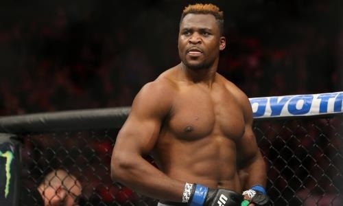 Тяжеловес UFC Нганну показал, как работает на песчаном карьере. Видео