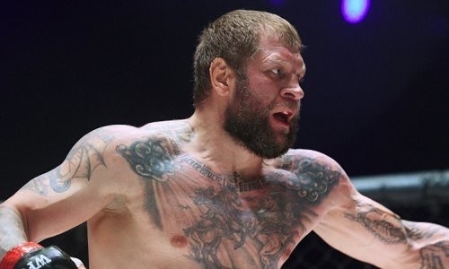 «Лысый, теперь я гасить тебя буду в ринге!» Емельяненко обратился к Исмаилову