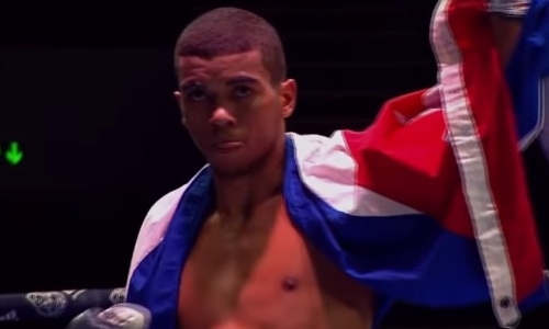 Побивший Садриддина Ахмедова боксер дебютировал в профи с нокаута за 48 секунд. Видео