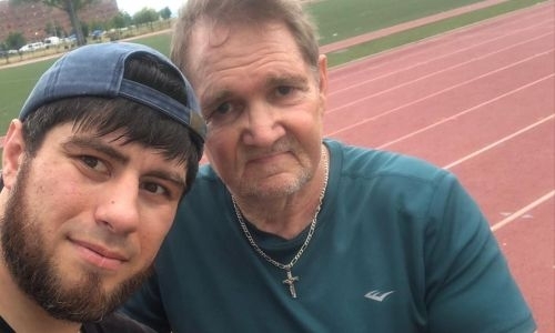 Выступавший в андеркарде у Головкина казахстанский боксер возобновил тренировки в США