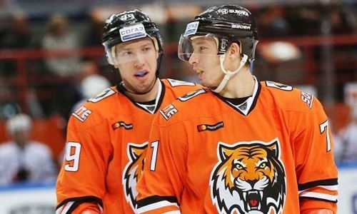 Конкурент «Барыса» на Востоке продлил контракты с братьями-близнецами