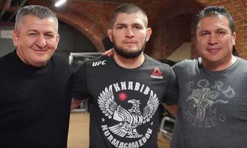 «Хабиб и Абдулманап хотят этого боя». Тренер Нурмагомедова назвал условие поединка с легендой UFC