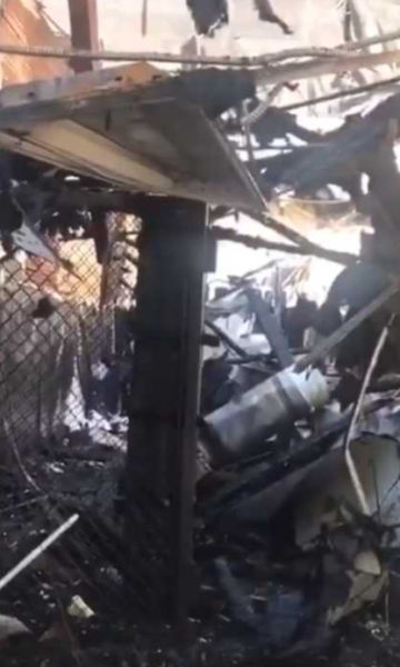 Протестующие в США сожгли зал тренера Тони Фергюсона. Фото