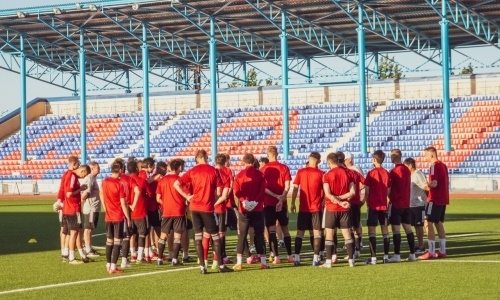 Фоторепортаж с тренировки «Кайсара» на Центральном стадионе