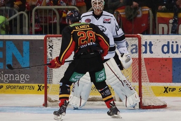 «Если интерес у „Барыса“ появится, то с удовольствием рассмотрю». Уроженец Усть-Каменогорска из немецкой DEL сравнил условия в ней с КХЛ и рассказал о хоккеистах из Германии с казахстанскими корнями