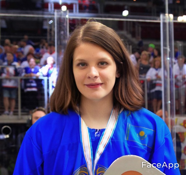 «Ах, какая женщина!» СМИ представило известных казахстанских хоккеистов в женских образах