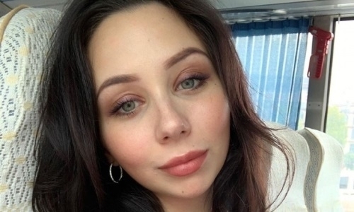 Российская соперница Турсынбаевой показала новое фото с выразительным макияжем