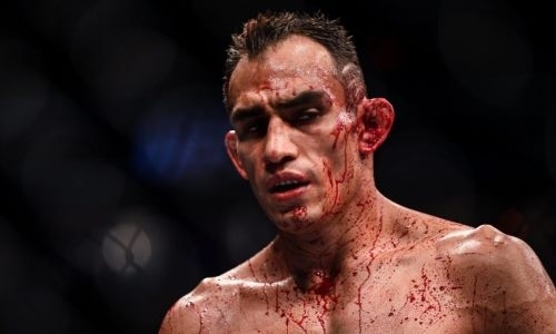 «Лучший для меня сценарий». Тони Фергюсон получил предложение на бой после поражения нокаутом в UFC