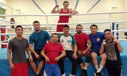 Известные казахстанские профи-боксеры начали тренировочный лагерь в Беларуси