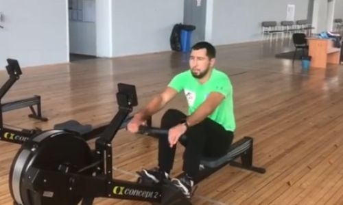 Айдос Ербосынулы продолжает тренировки в Минске. Видео