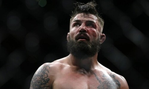 UFC наказал бойца, который ударил пожилого мужчину