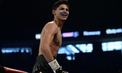 Райан Гарсия продемонстрировал работу на груше с завязанными глазами