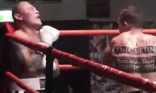 Чемпион IBF «базуками» чуть не снес голову своему сопернику. Видео впечатляющего нокаута