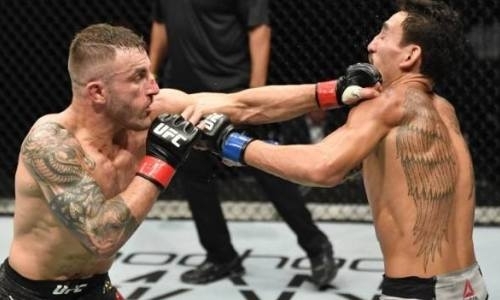 Видео полного боя Александр Волкановски — Макс Холлоуэй за титул чемпиона UFC