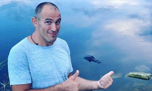 «Пойду поохочусь на хейтеров». Российский файтер UFC Олейник опубликовал фотографию с ружьём