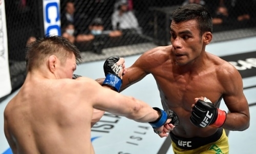 «Усугубил ситуацию». Дебютный бой Жумагулова в UFC проанализировали в США