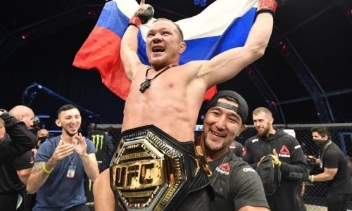 «Встретили чемпиона!». Петра Яна горячо поприветствовали в России. Видео