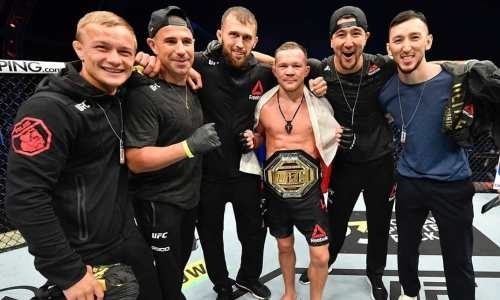 Казахский боец рассказал, как помог Петру Яну завоевать титул чемпиона UFC
