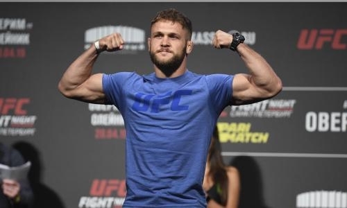 Уроженец Казахстана получил бонус за лучший бой турнира UFC и ярко отреагировал. Видео