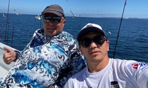 Казахстанский боксер порыбачил с менеджером Ломаченко и экс-претендентом на титул чемпиона мира. Фото