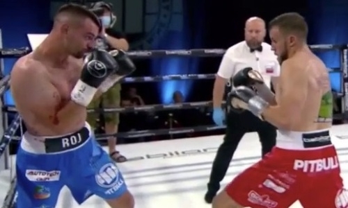 Небитый тяжеловес нокаутировал соперника мощным ударом по печени. Видео