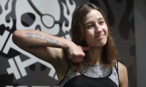 «Маша, круши своих соперников». Первая казахстанка в UFC покорила фанатов «бомбическим» видео