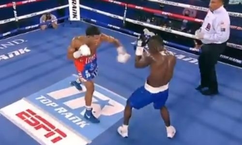 Непобежденный нокаутер вырубил соперника красивой «двоечкой» в челюсть. Видео