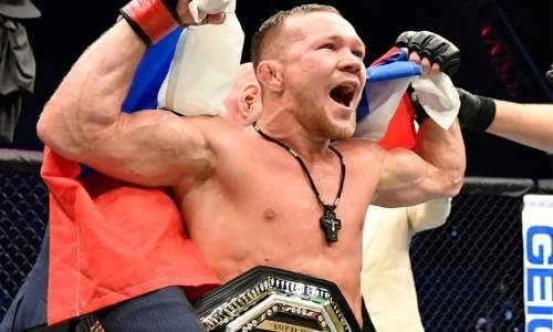Петр Ян впервые встретился с семьей после завоевания титула чемпиона UFC. Видео