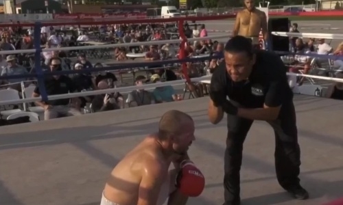 Дебютант отбил американцу все ребра, но тот впервые не лег в первом раунде. Видео нокаута