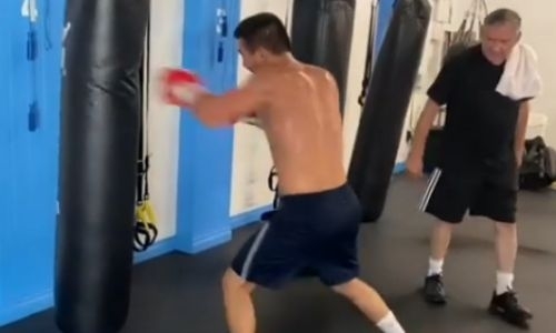 Не знающий поражений казахстанский боксер поработал на тяжелом мешке. Видео